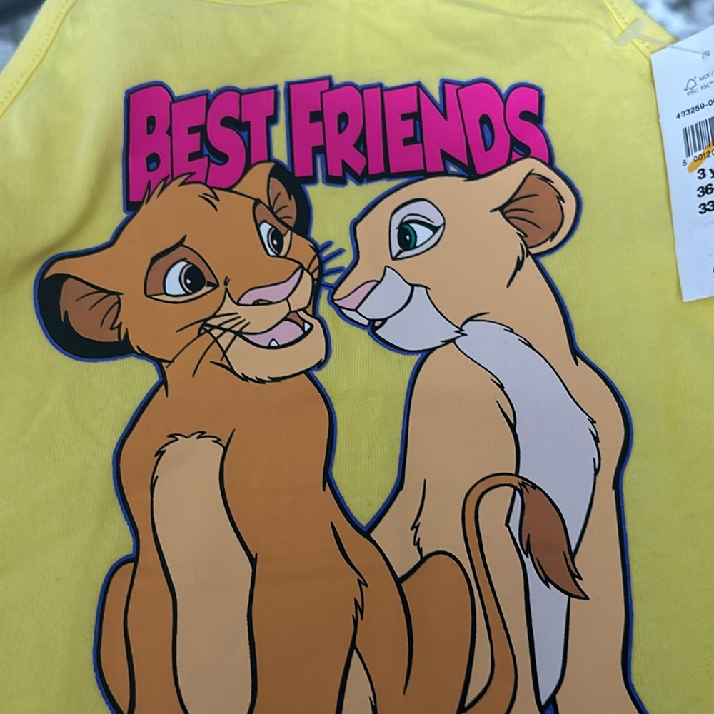 The gap  lion king tank size 3 years 3 for $35 ⭐️